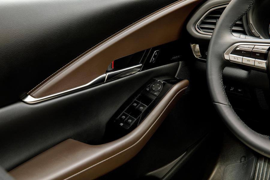 Детали интерьера Mazda CX-30 2019 года  (NA) (фото 31 из 40)